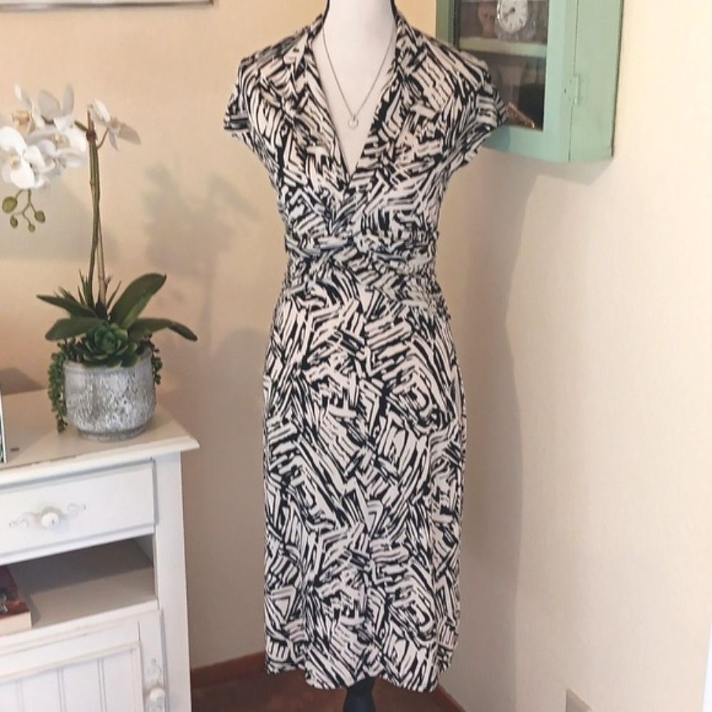 BCBG Black and Cream Abstract Design Dress. Soft Girl. Cateer.